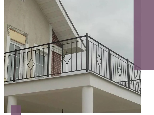 Изготовление балконных ограждений в Озёрске из металла и стекла